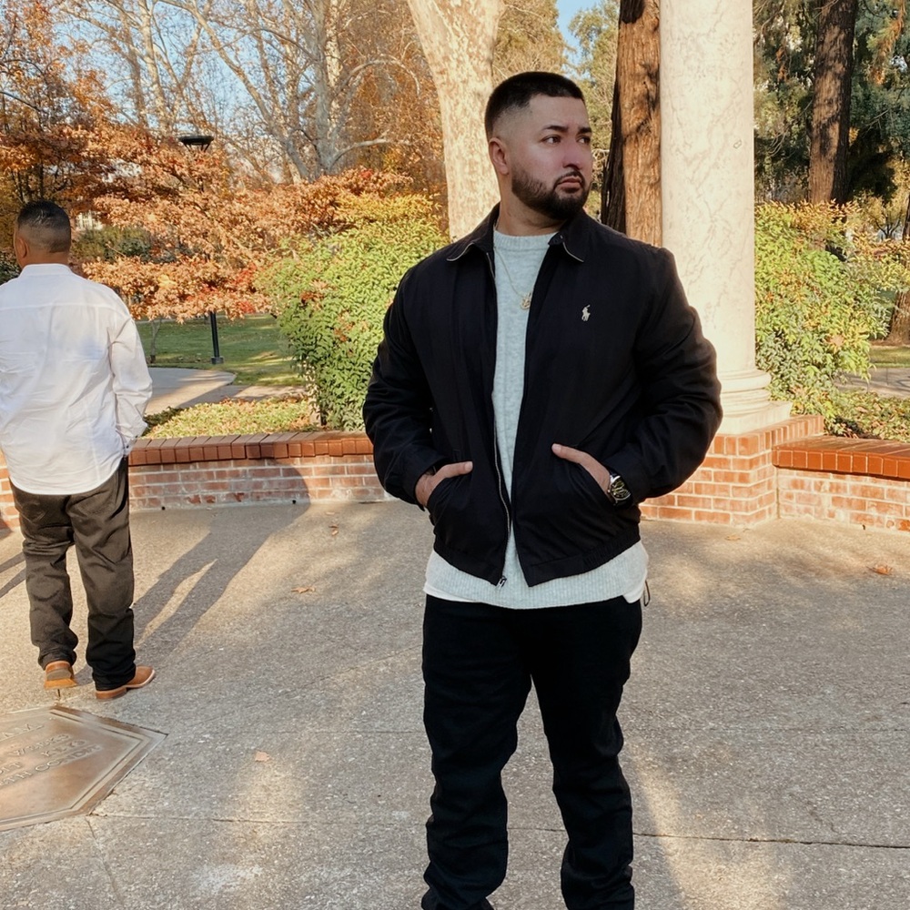 Meet your Posher, Esai